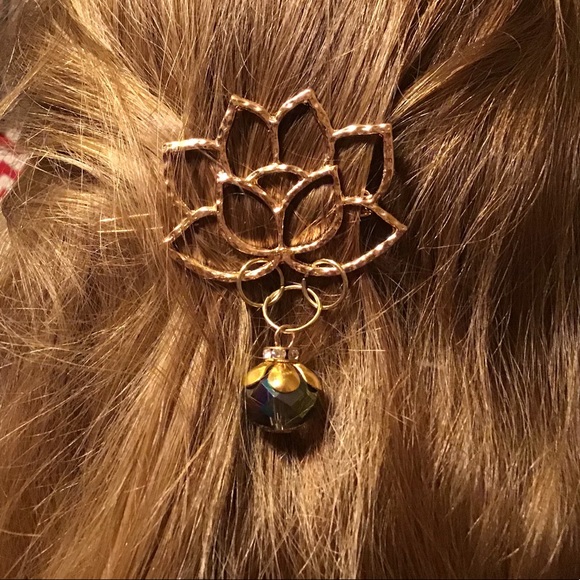 Gold lotus swavorski crystal charm hair pin clip - Picture 3 of 7